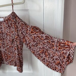 MISA OFF SHOULDER RUFFLE PRINT TOP